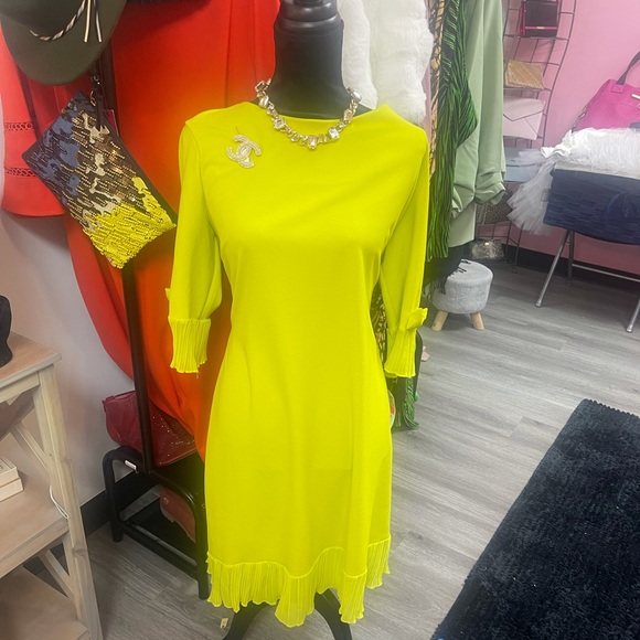 Dresses & Skirts - NWT GREEN DRESS SZ 16